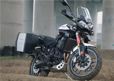 Triumph Tiger 800 英国路虎试驾