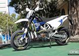 可驾驭的狂牛:2016胡斯瓦纳701 SUPERMOTO