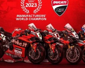 杜卡迪Panigale V4 R和Panigale V2在世界量产车锦标赛中独占鳌头