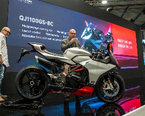 QJMOTOR赛1000亮相2023 EICMA米兰展