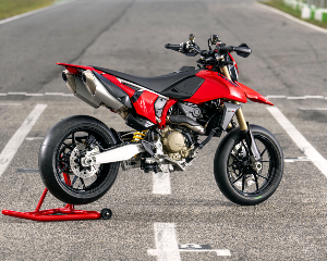 杜卡迪Hypermotard 698 Mono赛道特写