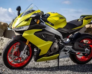 承继赛道血统，驾驭都市风采：APRILIA RS 660