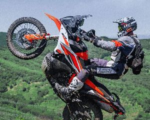 CHRIS BIRCH:KTM 790 ADVENTURE R 初体验