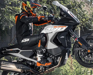 KTM 1290 SUPER ADVENTURE S 新增配色