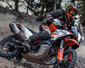 KTM 890 ADVENTURE R VS 厄兹伯格，看点十足！